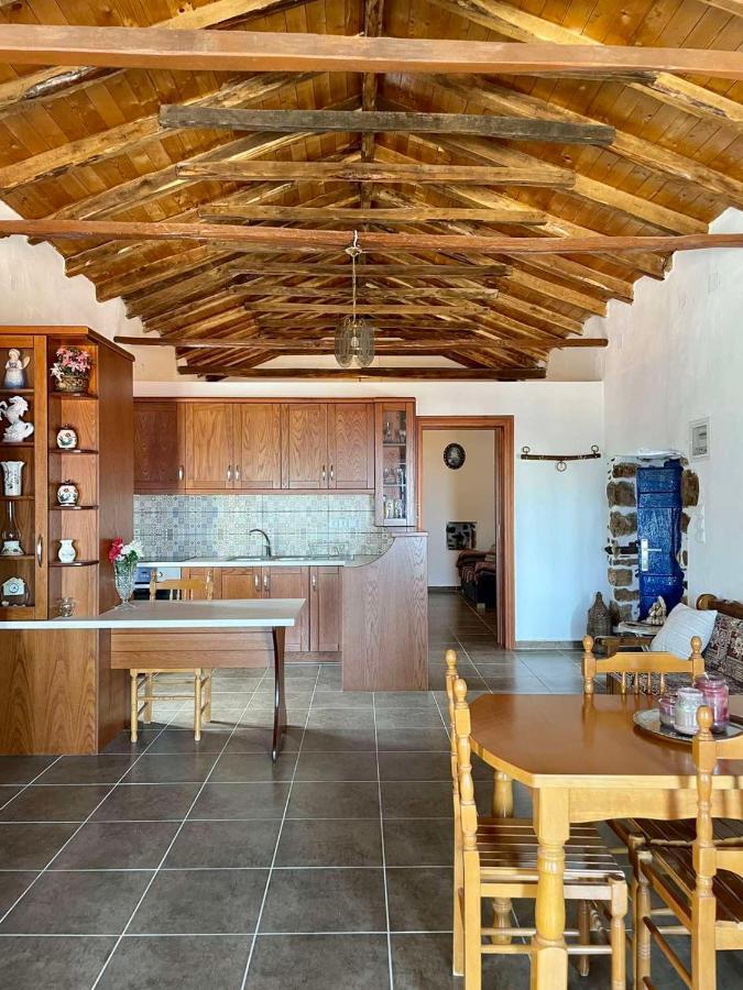 Politeika Traditional House Tyros Exterior photo