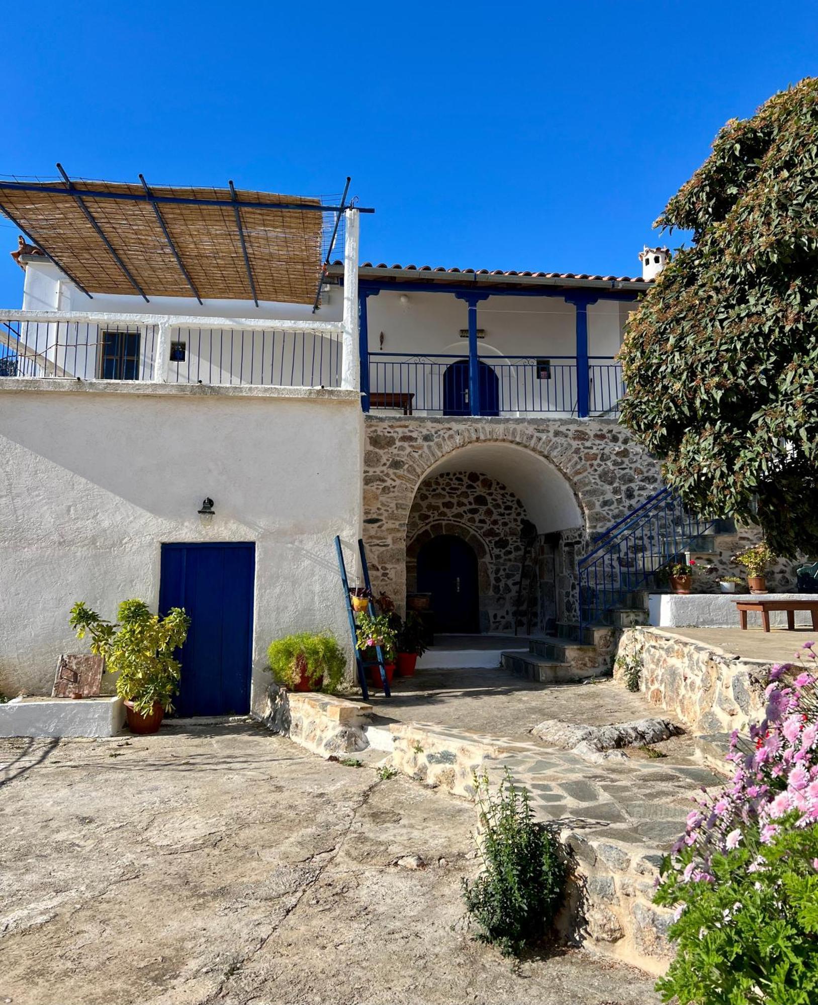 Politeika Traditional House Tyros Exterior photo