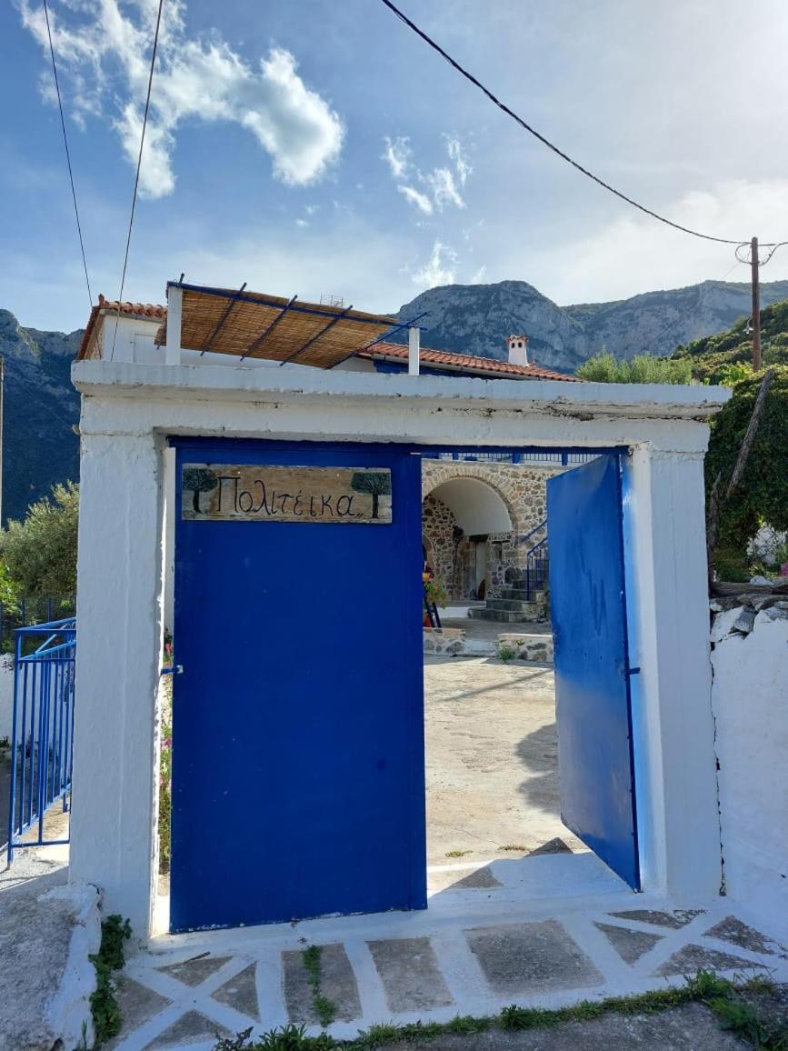 Politeika Traditional House Tyros Exterior photo