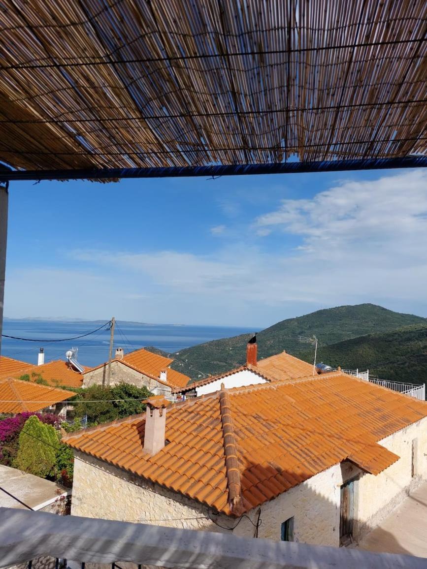 Politeika Traditional House Tyros Exterior photo